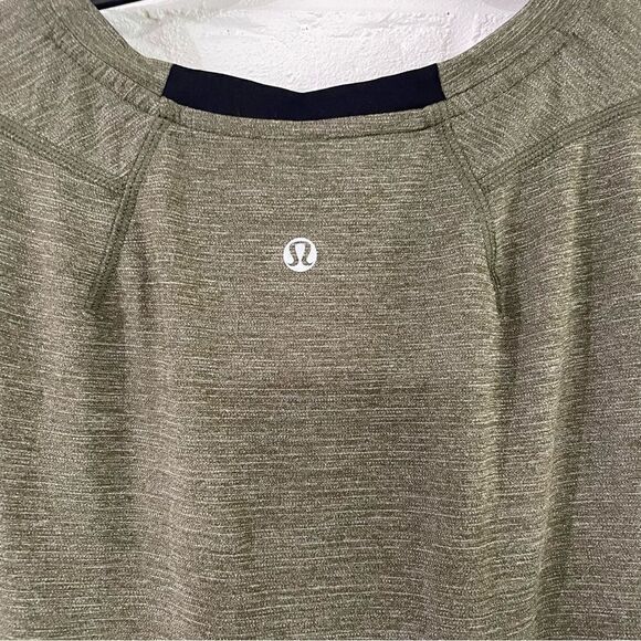 Lululemon Up Front Short Sleeve V-Neck Heathered Fatigue Green/Black Size Small - Picture 4 of 9